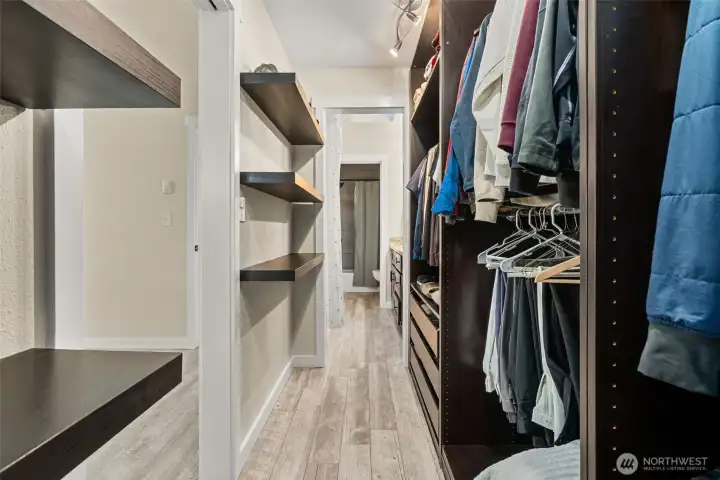 Access main BR via closet from primary bedroom