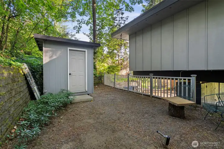 Outdoor shed & sitting area, great box garden location!
