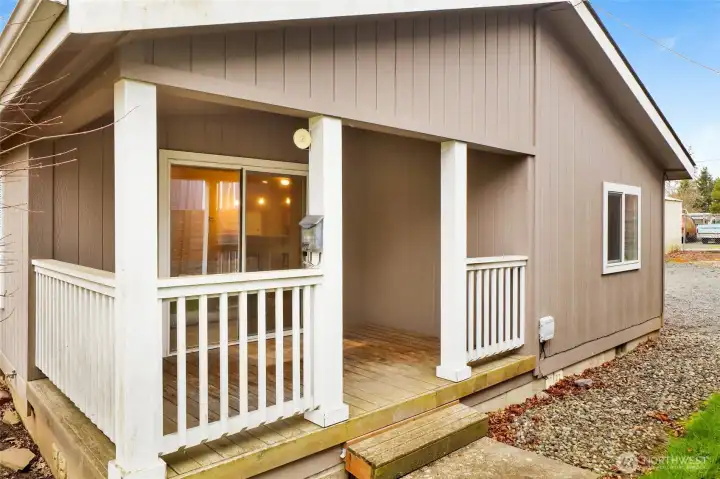 Nice covered porch off the living room.