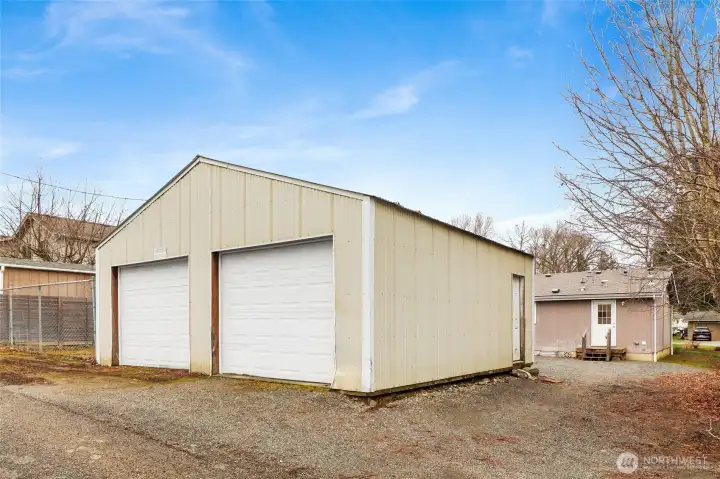 Awesome 24x24 shop space!