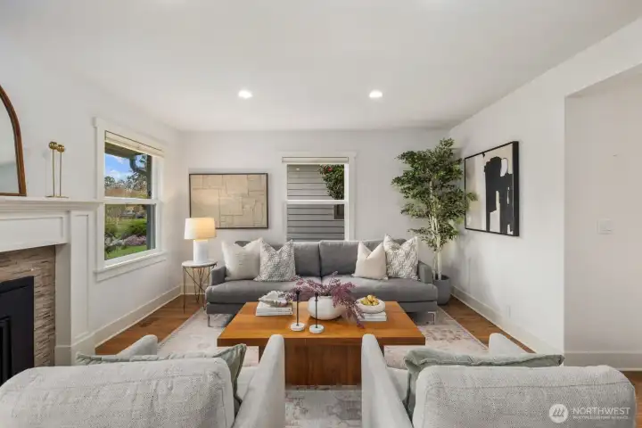 Spacious, light and bright main floor