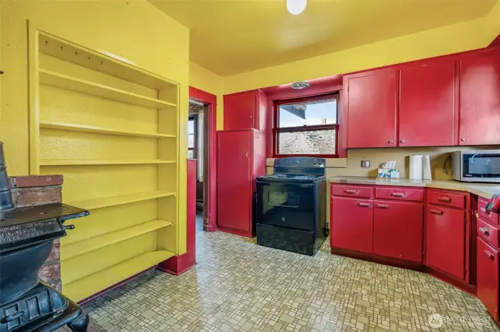 Cute built ins in kitchen