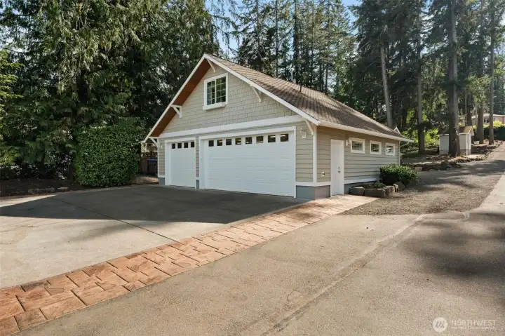3 car detached garage