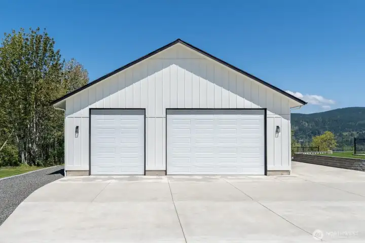 detached Shop 36x40 Fully finished and heated with a 3/4 bath and dog wash shation  Hot and Cold  Water connections.