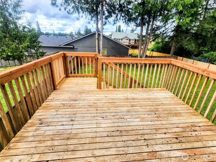 Nice-sized deck with stairs down to backyard.
