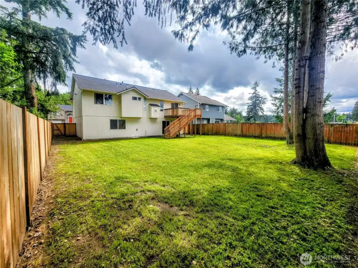 Full sun yard is perfect for a garden! 2 walk-through gates.