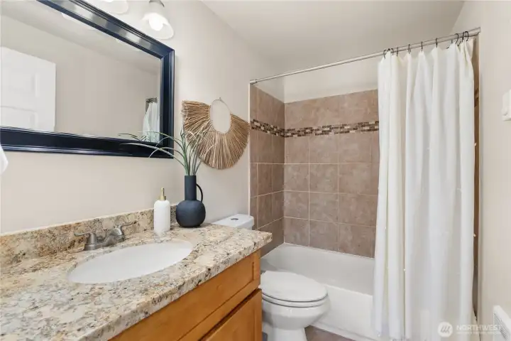 Full ensuite primary bathroom