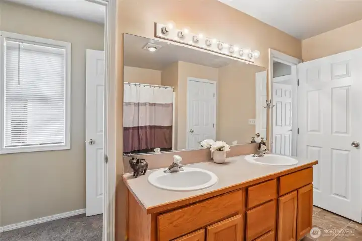 Jack & Jill Bathroom Jack & Jill Bathroom