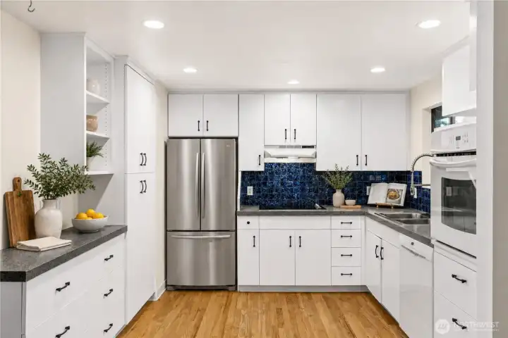 Kitchen - virtually staged