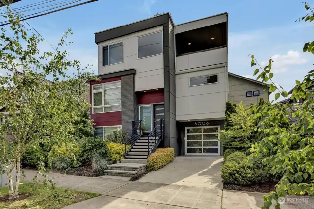 Contemporary home one block from Greenlake