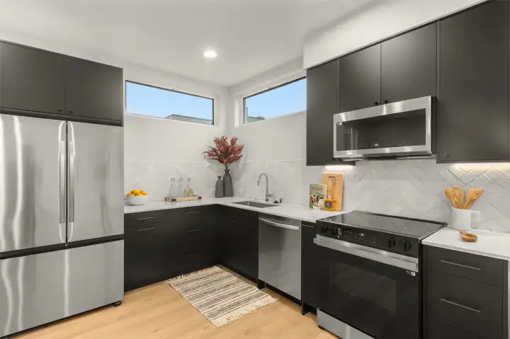 Samsung chef’s kitchen with sleek cabinetry, under-cab lighting, and contemporary hardware.