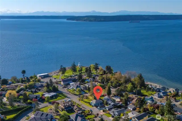 Location! Location! Location!  Come celebrate Puget Sound living in lower Brown's Point.