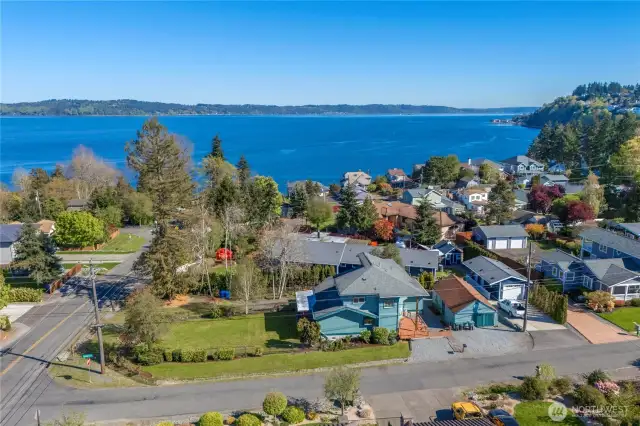 2228sf 3 bed 1/75 bath home on .264 acres in beautiful Brown's Point.