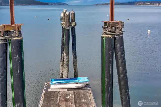 Loading dock has a 20 minute limit for incoming and outgoing loading boats.
