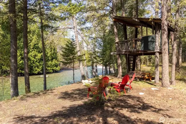 Treehouse & Riverside Gathering Spot  A whimsical treehouse overlooks the Methow River, with Adirondack chairs waiting for s’mores and stories under the pines. This rare riverfront setting blends fun, charm, and true Mazama magic.