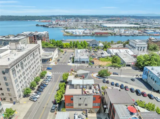 A bird's-eye view of the unit located between Fawcett and Baker on 6th Avenue in Tacoma. In walking distance to local restaurants, McMenamins, the downtown Thursday Farmer's Market, Opera Alley, the theater district and more.