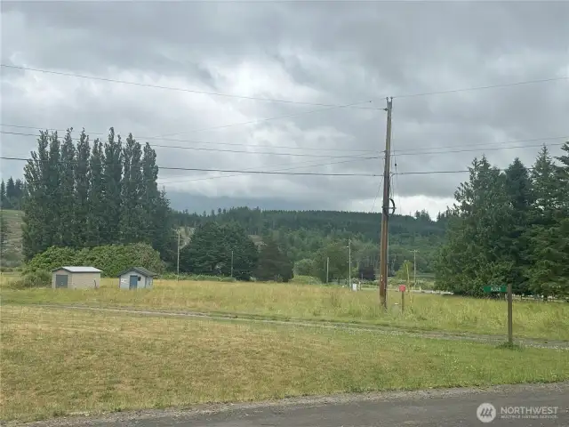 Community parcel just across the road for additional room to walk, play, or exercise the dog!