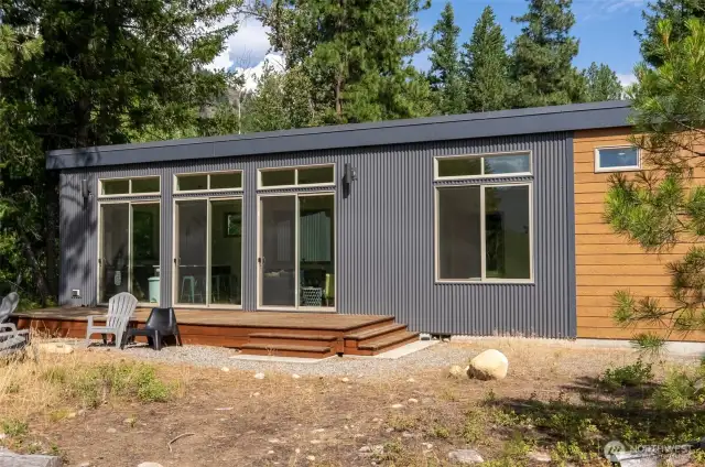 Modern Prefab Living in Mazama Meadows—stylish 2BD/2BA Ideabox nestled on 0.5 acres with direct Methow Trails access and serene forest setting.