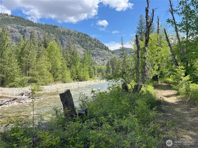 Tranquil Methow River frontage just steps away—ideal for quiet reflection, swimming or dipping your toes in.