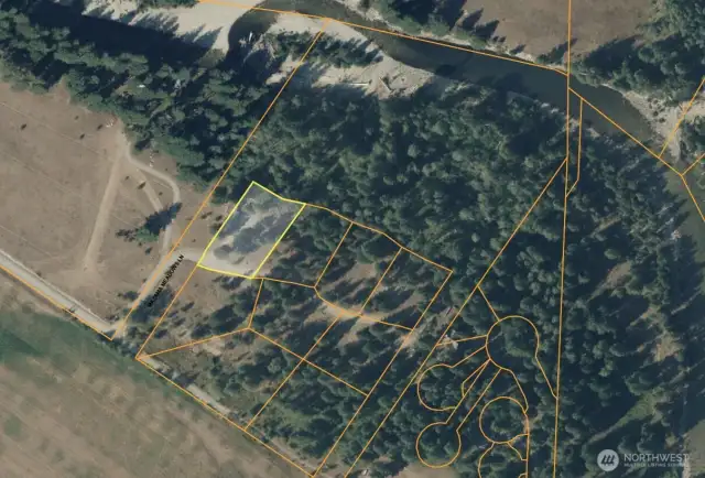 Scenic Parcel with River Proximity – Aerial view shows the prime .50-acre parcel in Mazama Meadows, surrounded by open space and just a short stroll to the Methow River and trails.