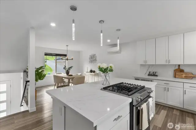 Soft close cabinets and drawers provide an elegant touch.