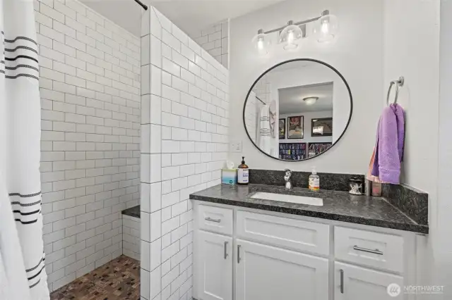 En-suite bathroom with tile walk-in shower