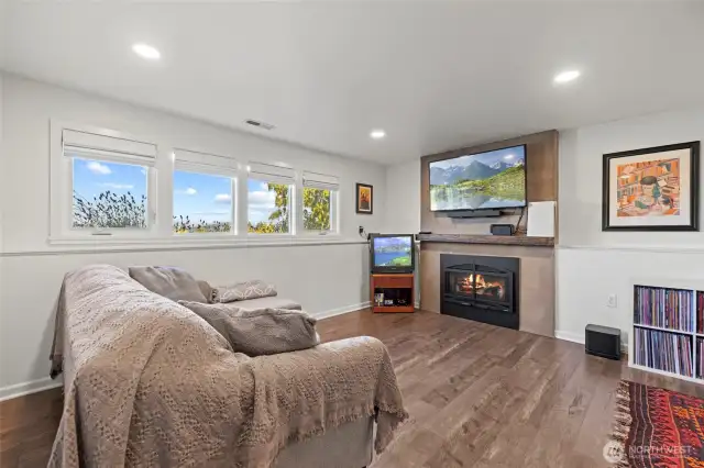 Lower level bonus room that could also be a 4th bedroom