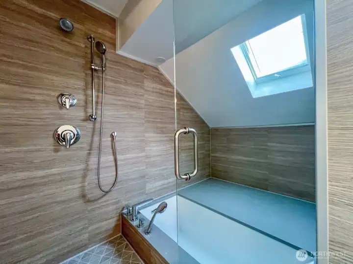 Shower/Tub