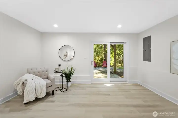 Plenty of office space in Bonus room