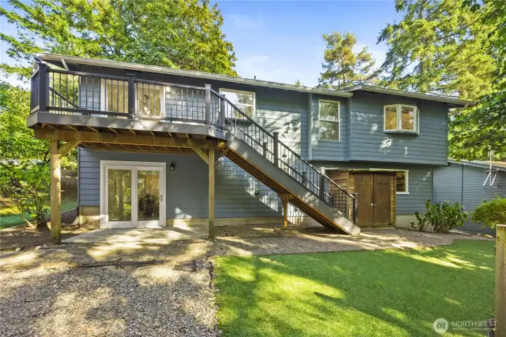 Large deck for outside entertaining