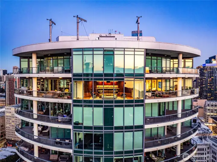 Escala: Established 24-hour concierge staff. World-class resort-style amenities.
