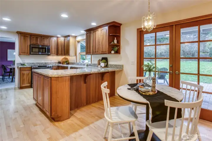 Large kitchen w/ French doors off the breakfast nook