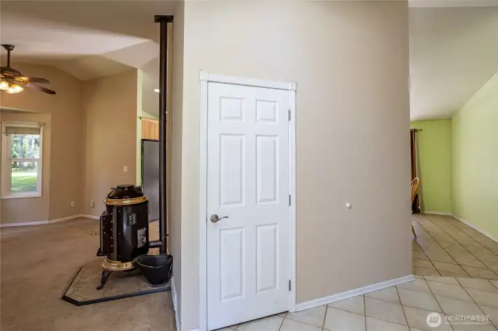 Entry leading to living room & kitchen.