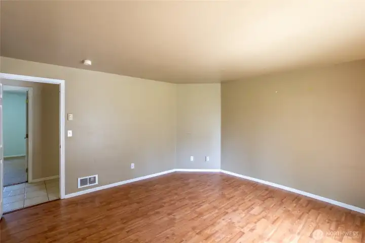 Large primary bedroom.