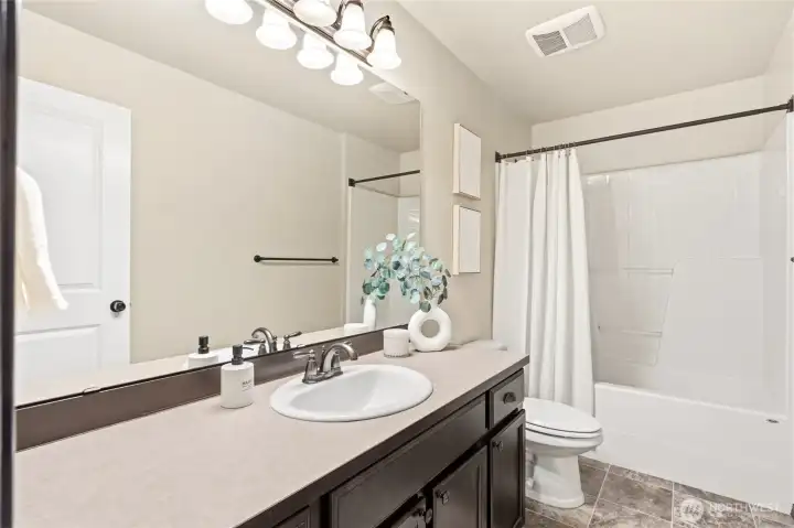 full upstairs bathroom