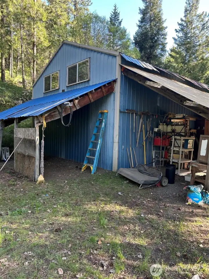 back of Party Barn - guest house - shop