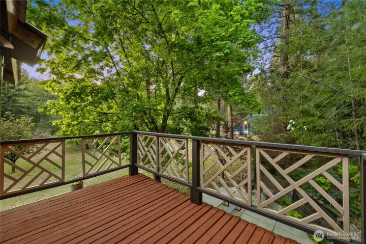 Private Deck to enjoy your morning coffee Private Deck to enjoy your morning coffee
