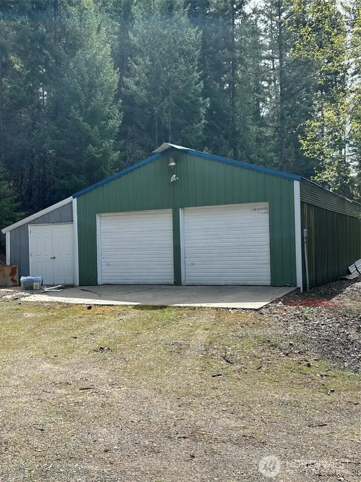 Large Garage - Shop