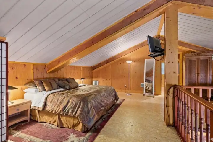 Large Loft with King bed in Party Barn / guest house Large Loft with King bed in Party Barn / guest house