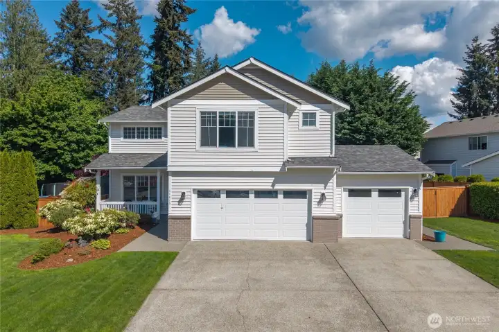 Welcome to Ashton Place desirable gated community.  Impeccably maintained home just waiting for its new owners.  All the hard work is done...move in and enjoy.