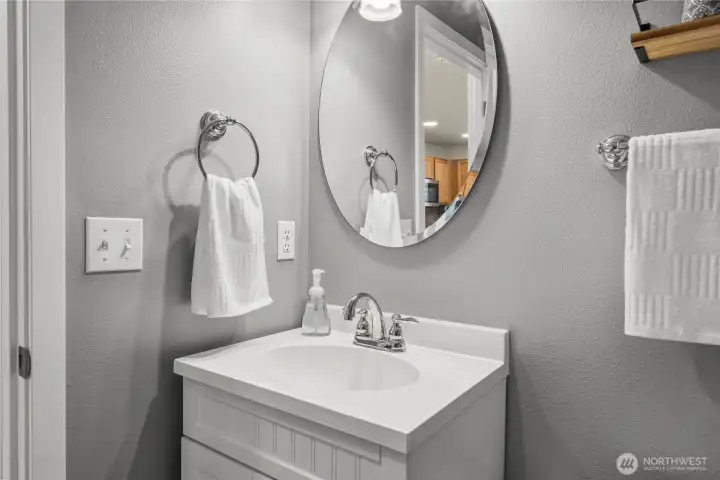 Updated 1/2 bath on the main
