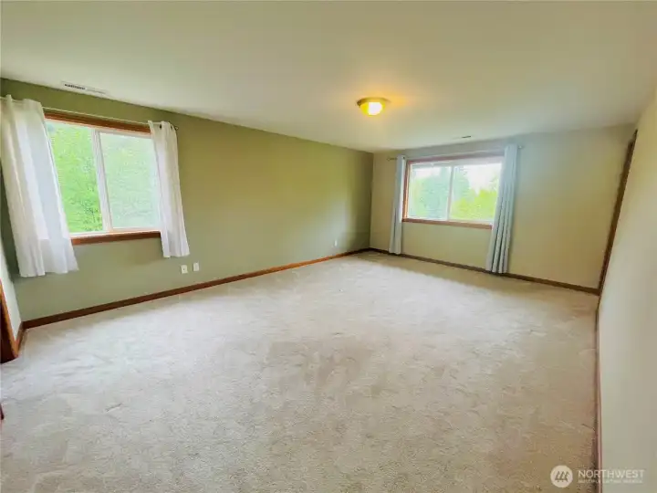 Primary bedroom (vacant) - walk in closet not shown