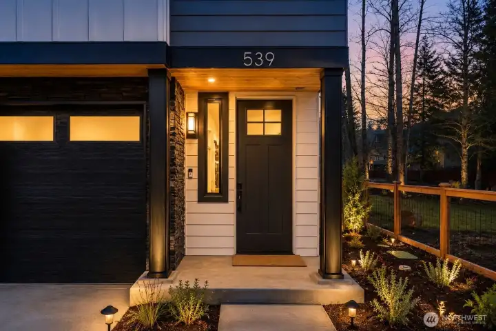 Entry to 539 NW Juniper St