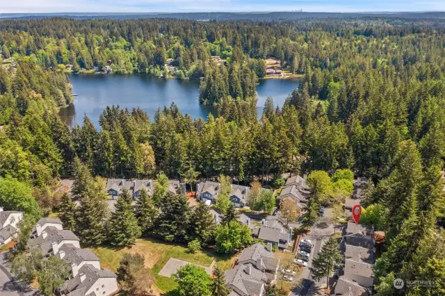 The Lakeland Heights community is within walking distance of Island Lake County Park.