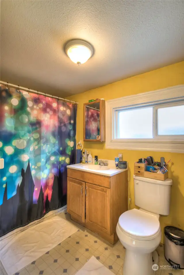 Main floor full bath