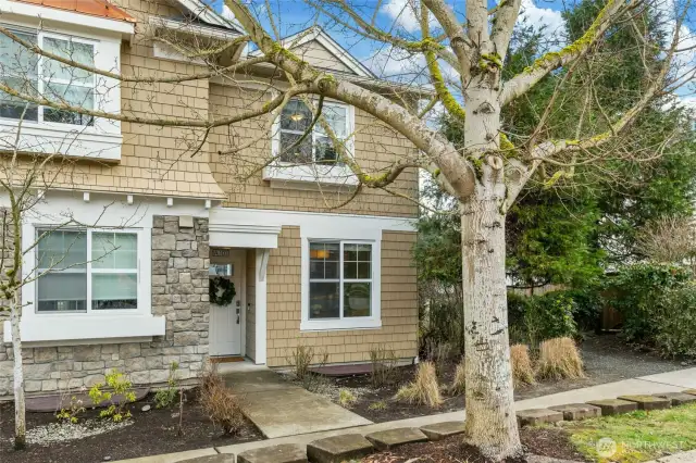 Welcome home to your Lake Boren end unit townhome!