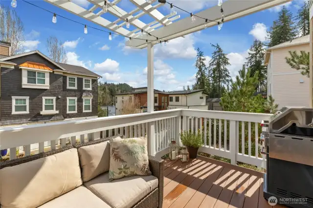 View and entertainment deck