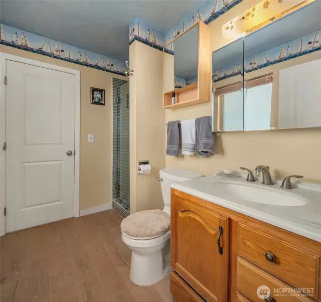 Heated bathroom tile