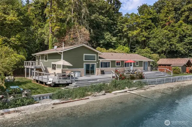Waterfront Retreat on Vashon’s Most Private Beach