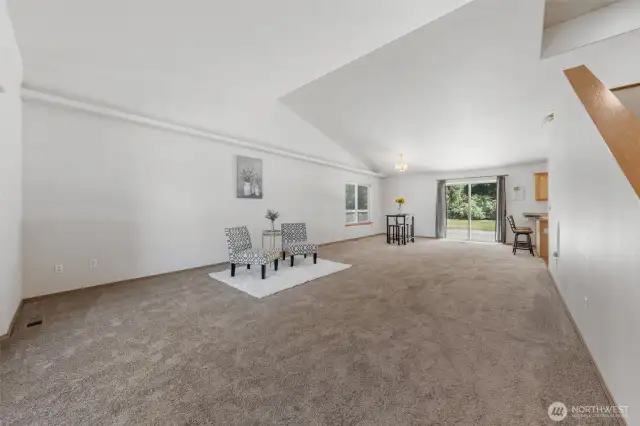 Vaulted ceilings in living room / dining room